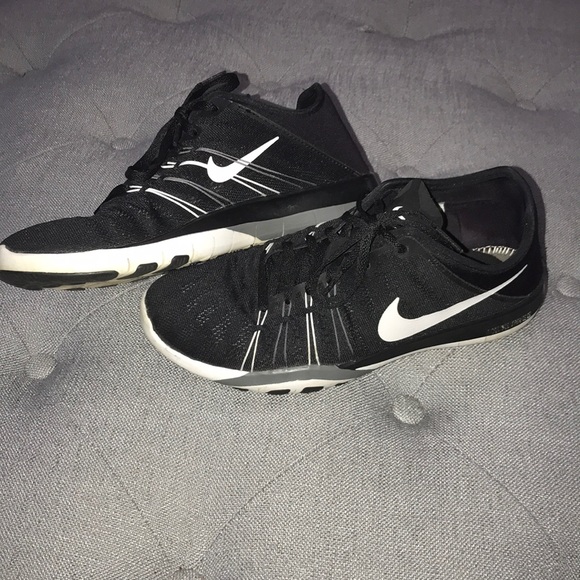 Nike free tennis shoes - Picture 1 of 3